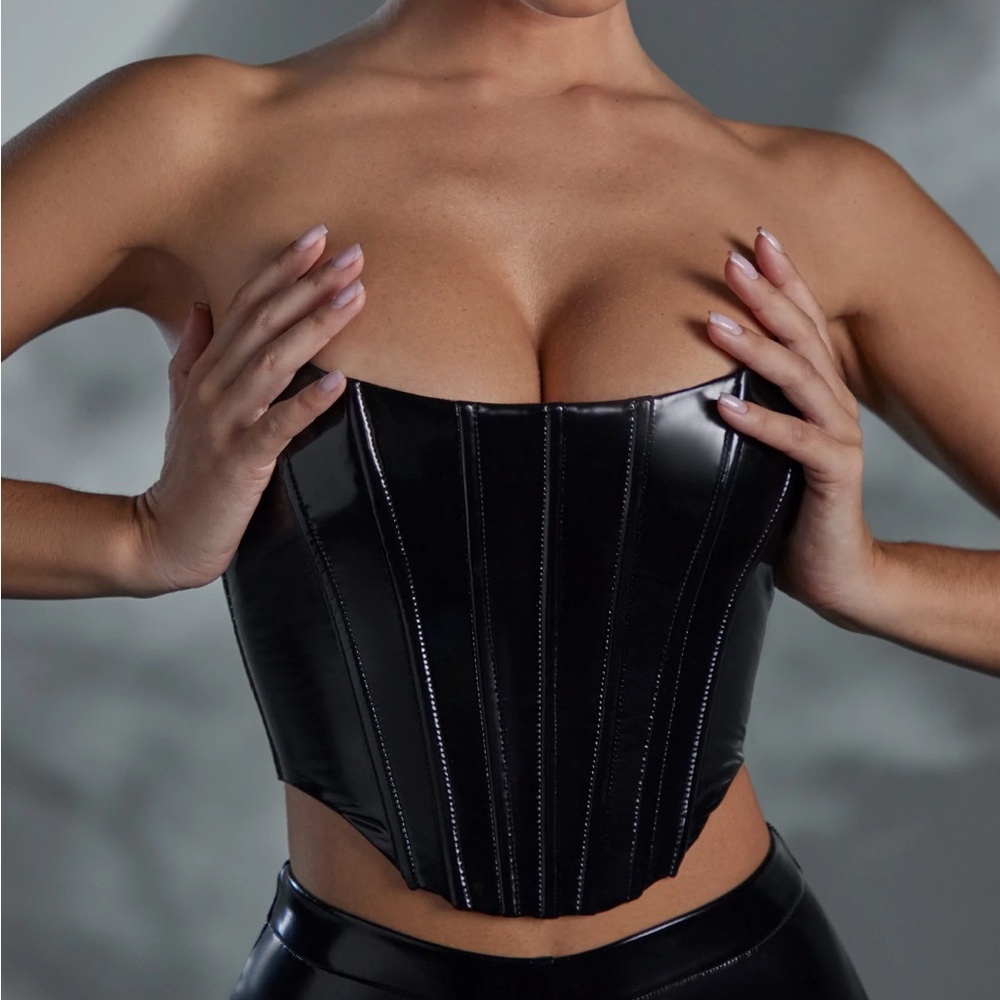 COPY - oh polly leather corset size US 2
only worn once
perfect condition